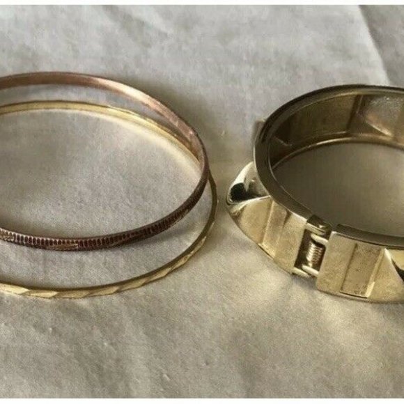 lot of 4 Rhinestone ornate Scroll Work Bangle Bracelets - Picture 8 of 10